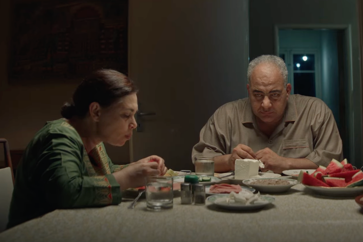 Screengrab from 'Voy! Voy! Voy!' showing a family eating at the dining table.